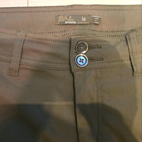 Prana Halle Womens olive green Convertible roll up pants, size 10. - Picture 3 of 4